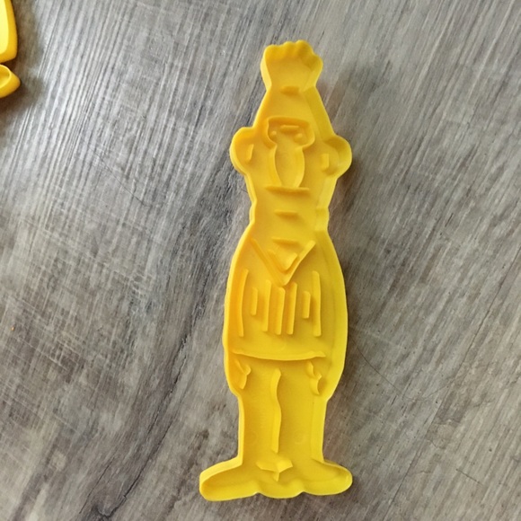 Cookie Cutter Set of 5, The Count, Oscar the Grouch, Ernie, Bert, Big Bird - Picture 3 of 8